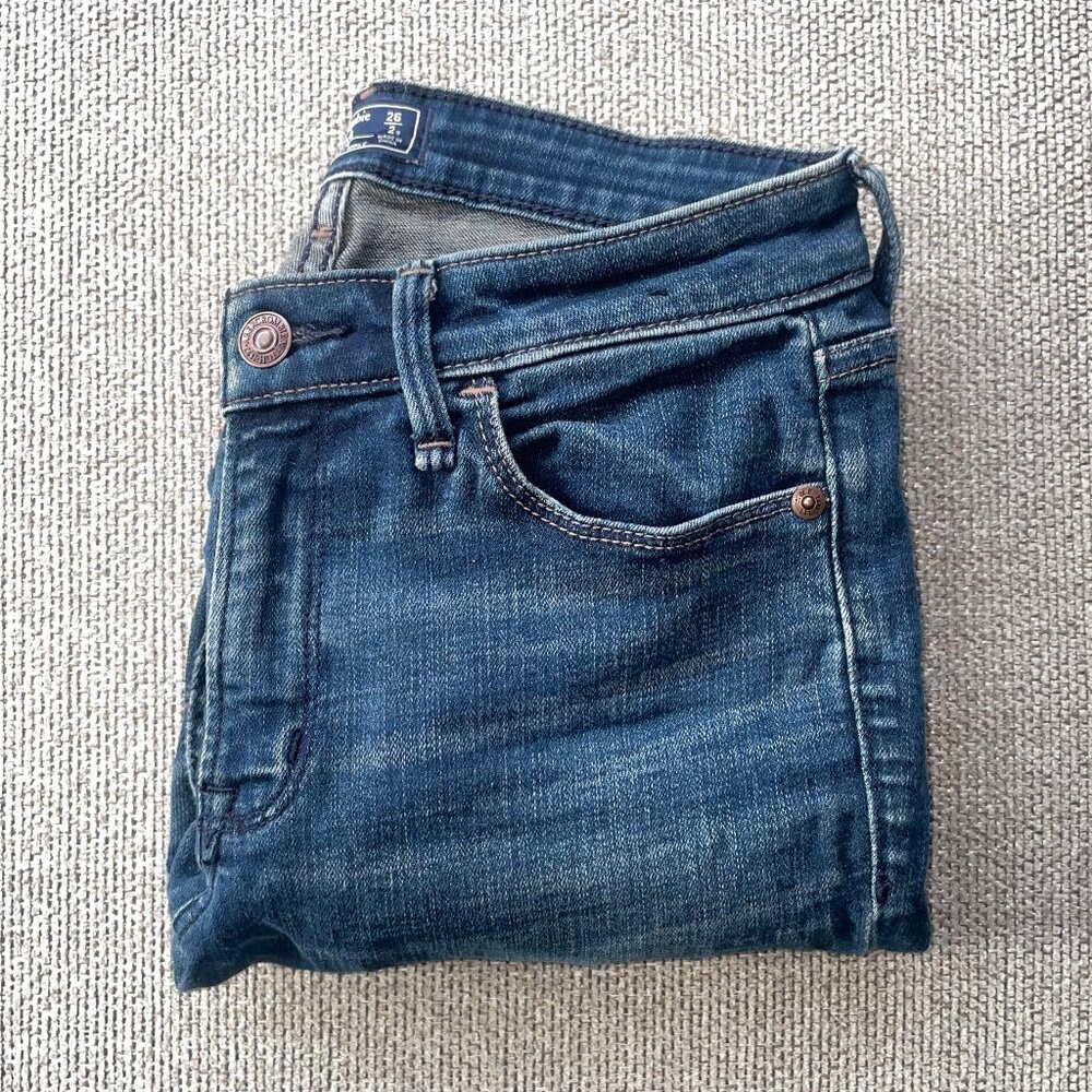 Abercrombie and Fitch Mid Rise Skinny Ankle Size 26/2 short Jeans